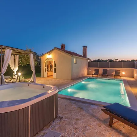 2 Bedroom Gorgeous In Ferienhaus