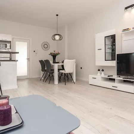 2 Bedroom Gorgeous In 펜션 자다르