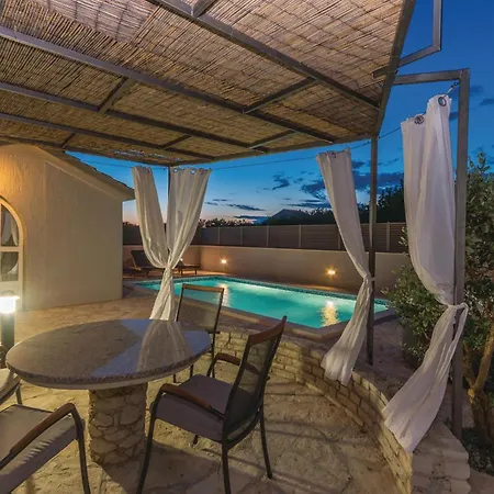 2 Bedroom Gorgeous In *