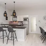 Vakantiehuis 2 Bedroom Gorgeous In Zadar