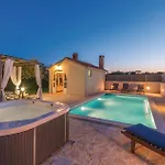 2 Bedroom Gorgeous In Hébergement de vacances