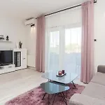 2 Bedroom Gorgeous In Vakantiehuis *