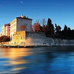 Vakantiehuis 2 Bedroom Gorgeous In Zadar