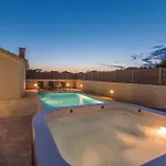 2 Bedroom Gorgeous In Hébergement de vacances *
