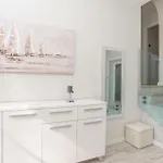 2 Bedroom Gorgeous In Hébergement de vacances *