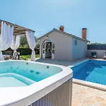 Hébergement de vacances 2 Bedroom Gorgeous In *
