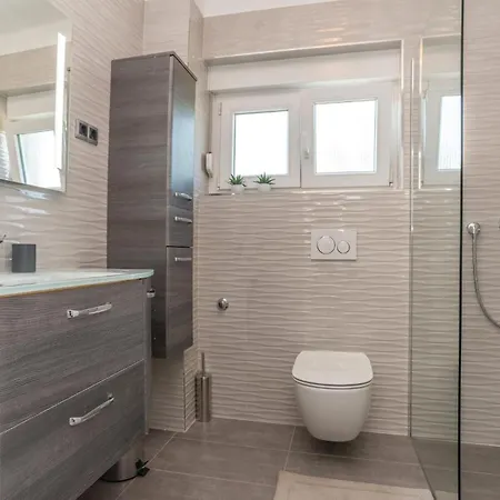 2 Bedroom Gorgeous In