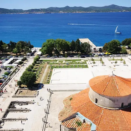 2 Bedroom Gorgeous In Semesterbostad Zadar