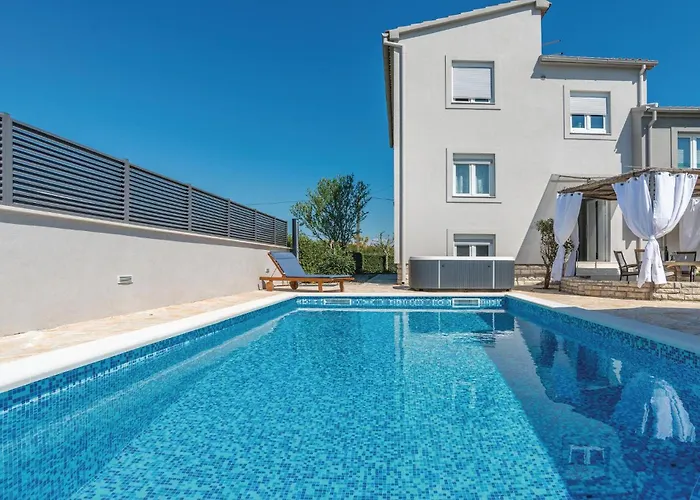 2 Bedroom Gorgeous In * זאדאר