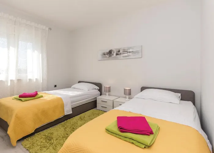 2 Bedroom Gorgeous In * זאדאר