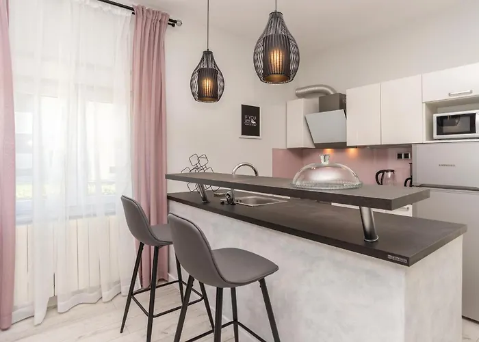 2 Bedroom Gorgeous In Semesterbostad Zadar